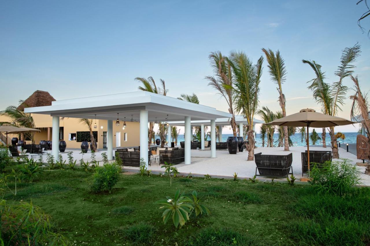 מלון מאטמווה The Mora Zanzibar מראה חיצוני תמונה The beach at the Grand at Moon Palace