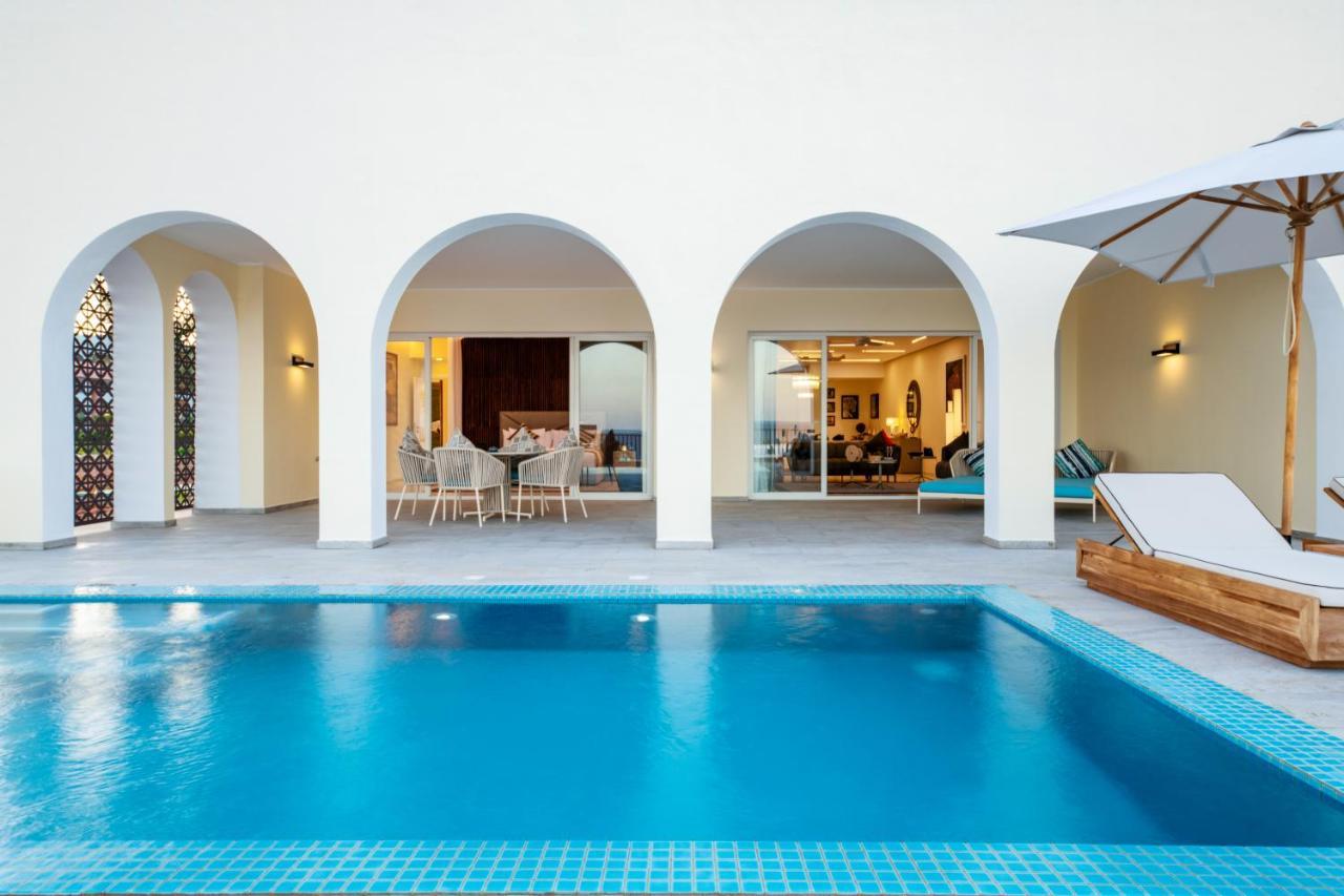 מלון מאטמווה The Mora Zanzibar מראה חיצוני תמונה A pool at the hotel