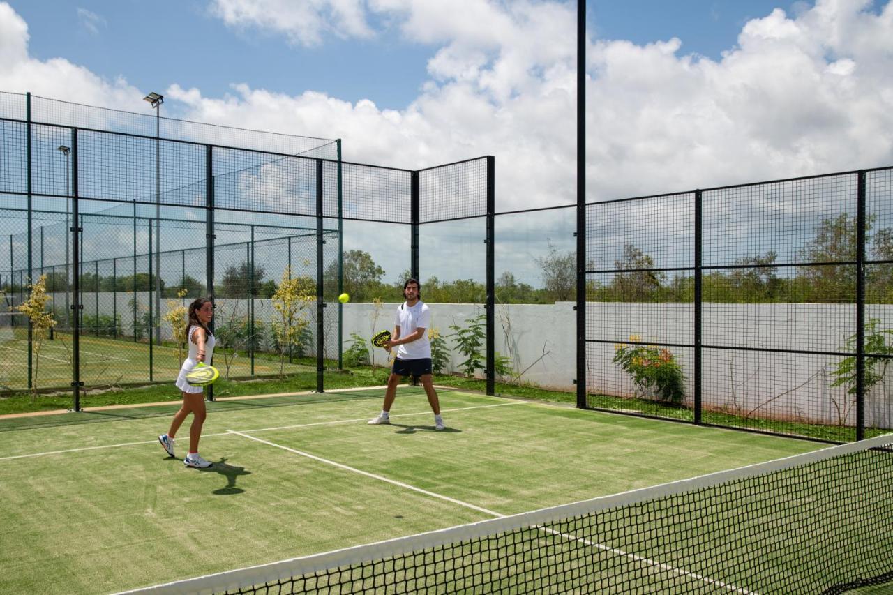 מלון מאטמווה The Mora Zanzibar מראה חיצוני תמונה A paddle tennis court